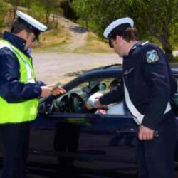 ΕΛ.ΑΣ.: Διανομή αλκοτέστ και ενημερωτικού υλικού για την οδική ασφάλεια