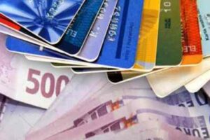 Έρχονται τα ηλεκτρονικά “κουπόνια” έκπτωσης φόρου για πληρωμές με κάρτα