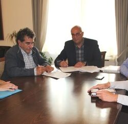 Υπογραφή σύμβασης για την συντήρηση αθλητικών χώρων του δήμου Χανίων