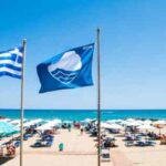 Τριάντα τρεις Γαλάζιες σημαίες θα κυματίζουν φέτος στις παραλίες των Χανίων