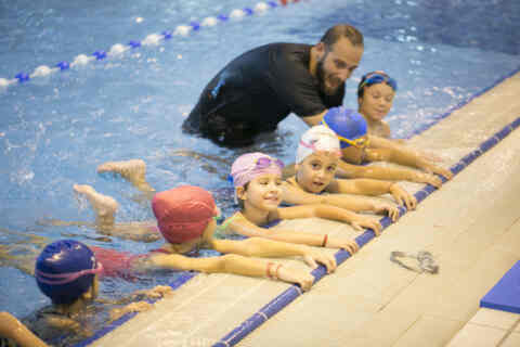 Αρχίζουν και φέτος τα μαθήματα κολύμβησης στα δημοτικά σχολεία
