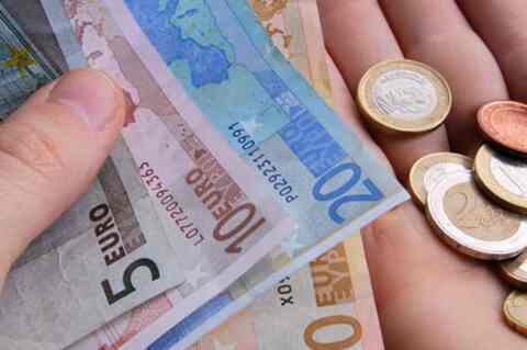 Αφορολόγητες από την 1η Οκτωβρίου οι γονικές παροχές και δωρεές έως 800.000 ευρώ