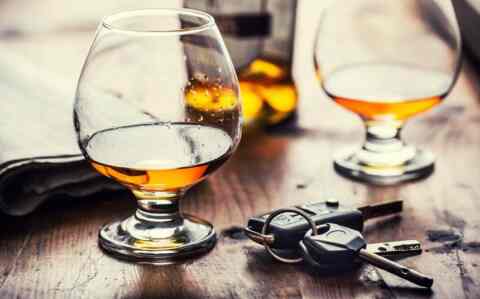 Ένας στους έξι οδηγούς υπόσχεται ότι δεν θα πιει αλκοόλ, αλλά δεν το τηρεί