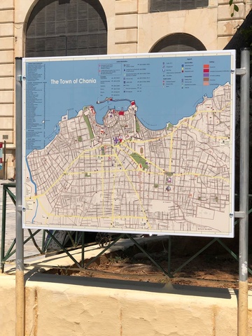 Αντικαθίστανται οι πίνακες με τουριστικές πληροφορίες στο κέντρο των Χανίων