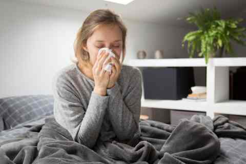 Γρίπη και κρυολόγημα: Πόσο ζουν οι ιοί έξω από το σώμα