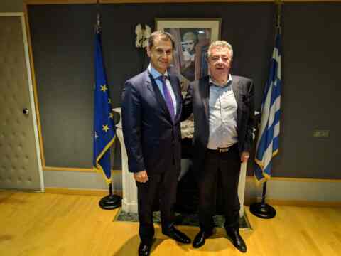 Δράσεις για την ενίσχυση του τουρισμού της Κρήτης συζήτησαν ο Χ. Θεοχάρης με τον Στ. Αρναουτάκη